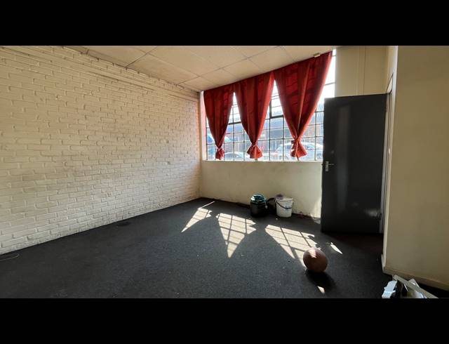 301M² WAREHOUSE FOR SALE IN ISANDO